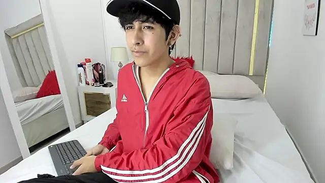 Snapshot of julian_xx chatting on January 2026 07:17:01 PM julian xx online show from January 2026 07:17:01 PM