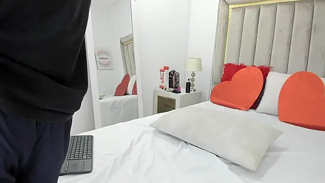 Snapshot of julian_xx chatting on February 2026 06:46:01 PM julian xx online show from February 2026 06:46:01 PM