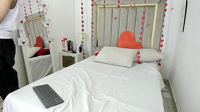 Snapshot of julian_xx chatting on February 2026 07:54:02 PM julian xx online show from February 2026 07:54:02 PM