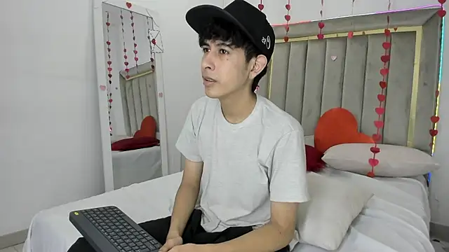 Snapshot of julian_xx chatting on February 2026 07:54:01 PM julian xx online show from February 2026 07:54:01 PM