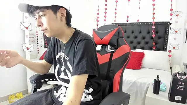 Snapshot of julian_xx chatting on February 2026 09:03:02 PM julian xx online show from February 2026 09:03:02 PM