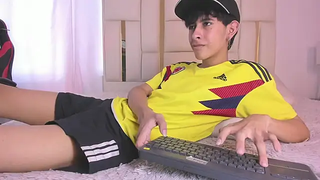 julian xx online show from July 2026 07:29:02 PM