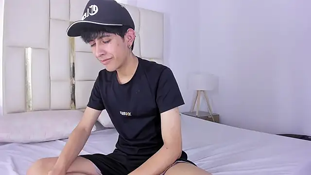 julian xx online show from July 2026 07:34:02 PM