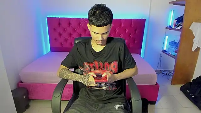 Snapshot of Liam_hard04 chatting on February 2026 12:31:01 PM Liam hard04 online show from February 2026 12:31:01 PM