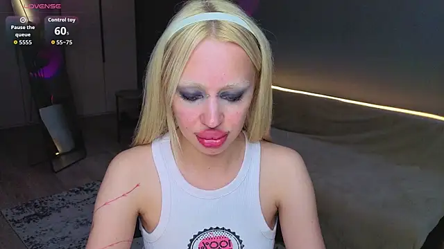 Luna Beverly online show from July 2026 08:26:02 PM