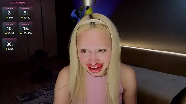 Luna Beverly online show from July 2026 08:52:02 PM