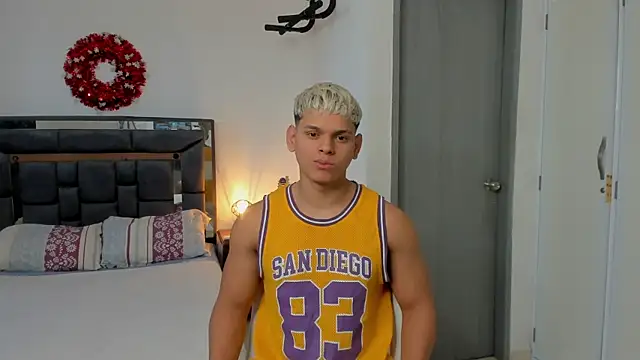 stefan leenox online show from April 2026 07:44:01 PM