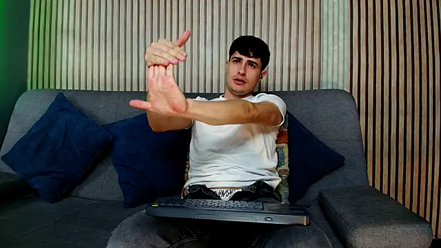 Snapshot of bro_friends chatting on January 2026 12:26:01 AM bro friends online show from January 2026 12:26:01 AM