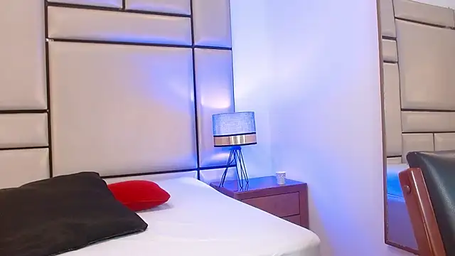 alejandra loppez online show from February 2026 07:42:02 PM