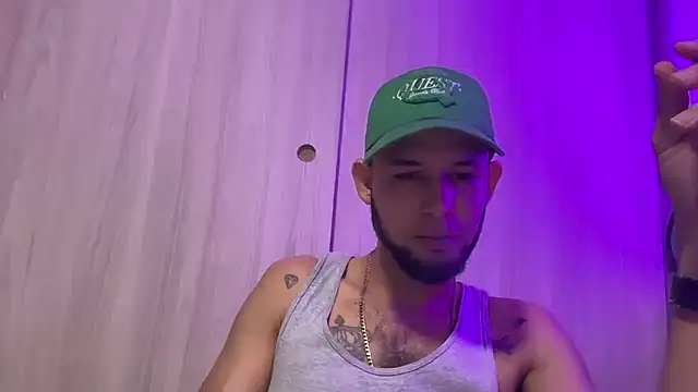 Snapshot of enyel_100 chatting on January 2026 07:32:01 AM enyel 100 online show from January 2026 07:32:01 AM