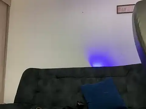 Snapshot of enyel_100 chatting on January 2026 06:57:02 PM enyel 100 online show from January 2026 06:57:02 PM