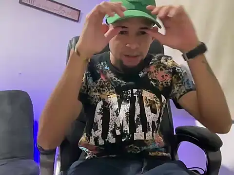 Snapshot of enyel_100 chatting on January 2026 12:47:01 AM enyel 100 online show from January 2026 12:47:01 AM