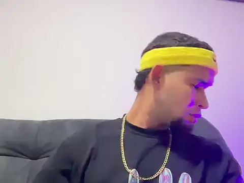 Snapshot of enyel_100 chatting on February 2026 08:02:01 AM enyel 100 online show from February 2026 08:02:01 AM