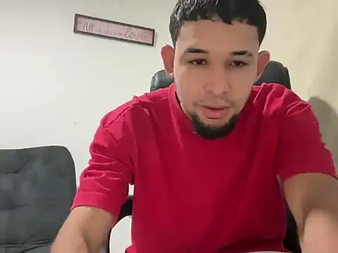 Snapshot of enyel_100 chatting on February 2026 11:30:02 PM enyel 100 online show from February 2026 11:30:02 PM