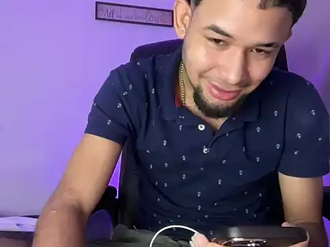 Snapshot of enyel_100 chatting on February 2026 11:17:01 AM enyel 100 online show from February 2026 11:17:01 AM