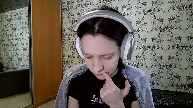 LxayBloom online show from March 2026 06:19:02 AM