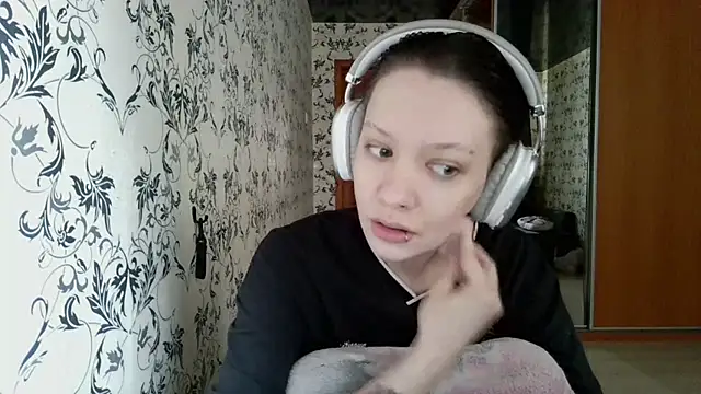 LxayBloom online show from April 2026 07:24:02 AM