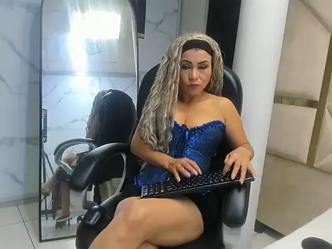 Snapshot of LauraScarlet chatting on January 2026 09:09:02 PM LauraScarlet online show from January 2026 09:09:02 PM