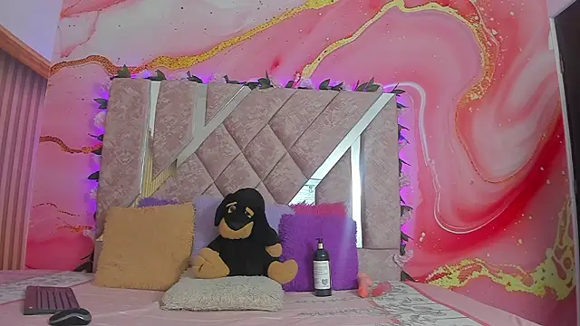 emily velvet   online show from February 2026 06:15:01 PM