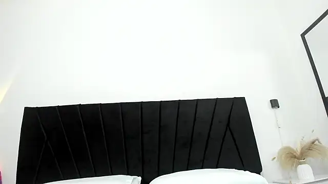 AnayPorter online show from February 2026 11:43:01 PM