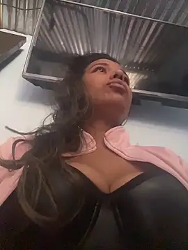 cinthia2011 online show from February 2026 06:57:02 PM