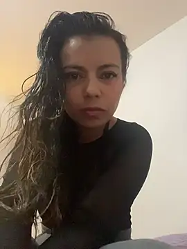 cinthia2011 online show from February 2026 05:22:02 PM