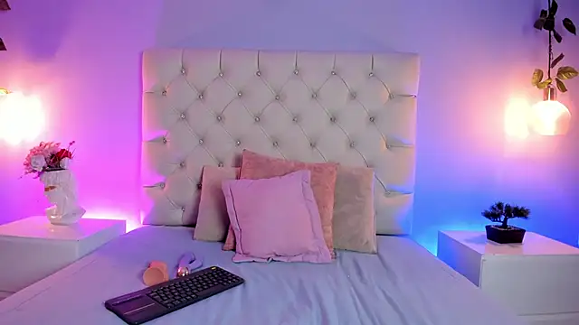 Lizz Collins online show from January 2026 08:01:02 PM