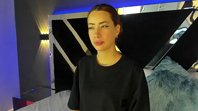 Snapshot of LolaGray__ chatting on January 2026 05:39:01 PM LolaGray online show from January 2026 05:39:01 PM