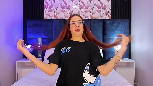 Snapshot of LolaGray__ chatting on February 2026 03:54:02 PM LolaGray online show from February 2026 03:54:02 PM