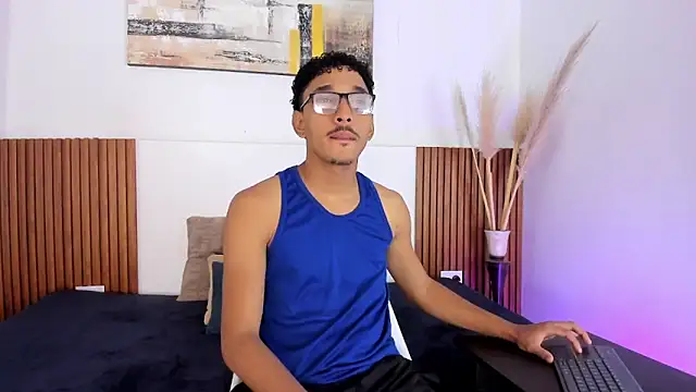 Julian Dark  online show from February 2026 03:44:01 AM