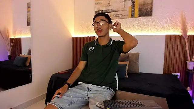 Julian Dark  online show from February 2026 10:57:01 PM