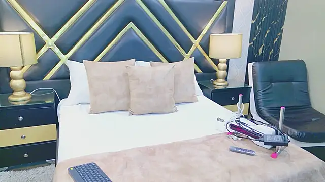 VioletFroost online show from April 2026 07:28:02 PM