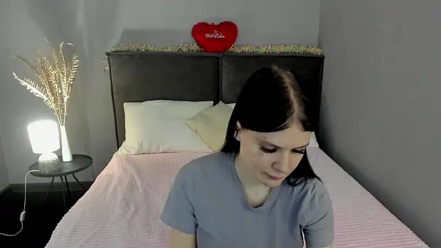 Snapshot of SkinyJoys chatting on February 2026 01:38:01 AM SkinyJoys online show from February 2026 01:38:01 AM