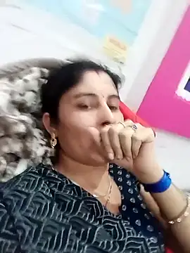 Snapshot of Hot_ree85 chatting on March 2026 05:33:02 AM Hot ree85 online show from March 2026 05:33:02 AM