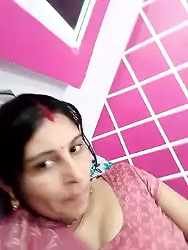 Snapshot of Hot_ree85 chatting on March 2026 05:57:01 AM Hot ree85 online show from March 2026 05:57:01 AM