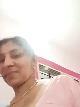 Snapshot of Hot_ree85 chatting on March 2026 04:46:01 PM Hot ree85 online show from March 2026 04:46:01 PM