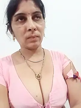 Snapshot of Hot_ree85 chatting on March 2026 06:22:01 PM Hot ree85 online show from March 2026 06:22:01 PM