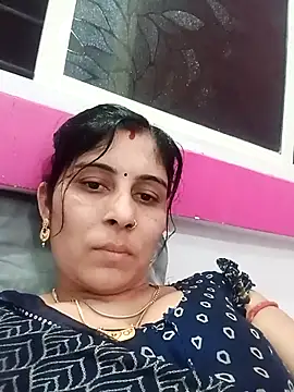 Snapshot of Hot_ree85 chatting on April 2026 05:52:01 AM Hot ree85 online show from April 2026 05:52:01 AM