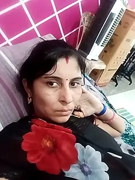 Snapshot of Hot_ree85 chatting on April 2026 12:21:02 PM Hot ree85 online show from April 2026 12:21:02 PM