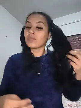 Larissinha015 online show from July 2026 01:45:01 AM