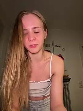 Sunny Eve online show from April 2026 06:52:01 PM