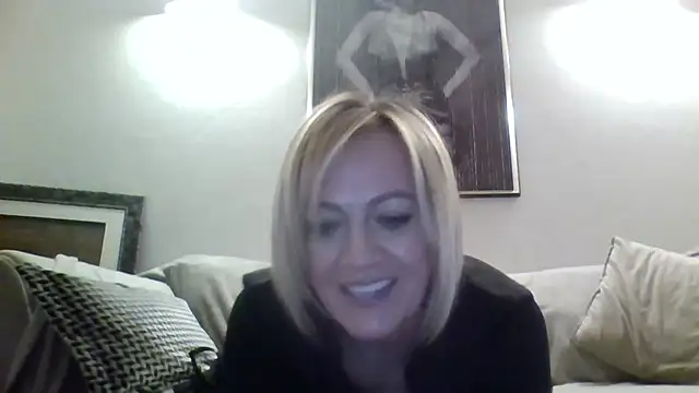 Milfshake227 online show from March 2026 06:47:01 PM