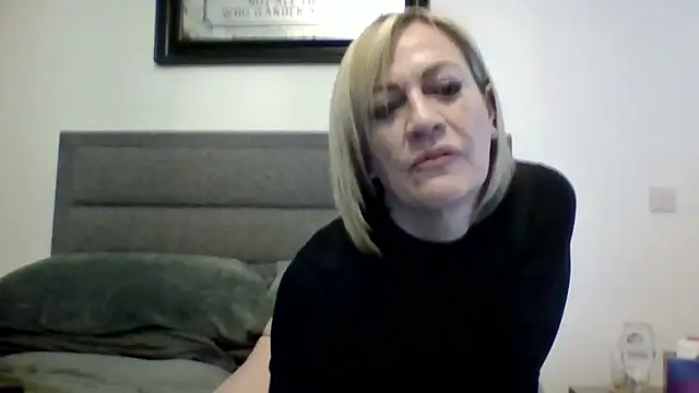 Milfshake227 online show from April 2026 07:33:02 PM