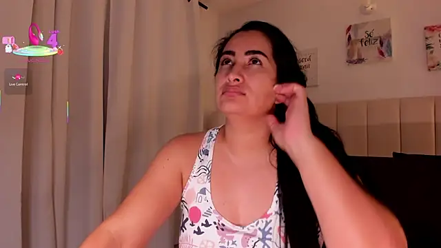 Snapshot of KiimDesire chatting on April 2026 03:18:01 AM KiimDesire online show from April 2026 03:18:01 AM