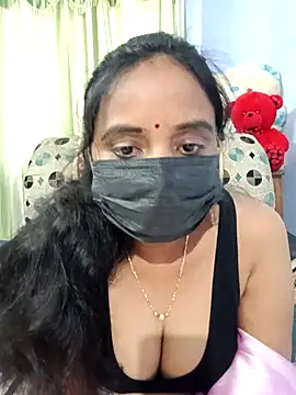 Snapshot of Tinarosy13 chatting on February 2026 06:19:02 AM Tinarosy13 online show from February 2026 06:19:02 AM