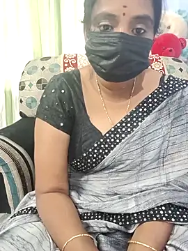 Snapshot of Tinarosy13 chatting on February 2026 06:10:02 AM Tinarosy13 online show from February 2026 06:10:02 AM