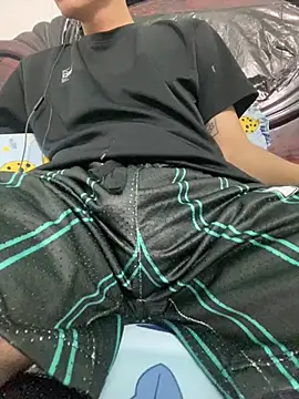 Snapshot of Kayven2003 chatting on February 2026 01:18:02 PM Kayven2003 online show from February 2026 01:18:02 PM