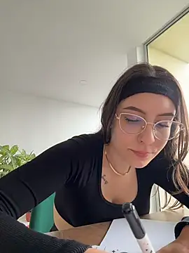 Snapshot of alesziarose_ chatting on January 2026 09:24:01 PM alesziarose online show from January 2026 09:24:01 PM