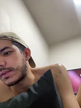 Snapshot of vinihfeh chatting on February 2026 06:40:02 AM vinihfeh online show from February 2026 06:40:02 AM