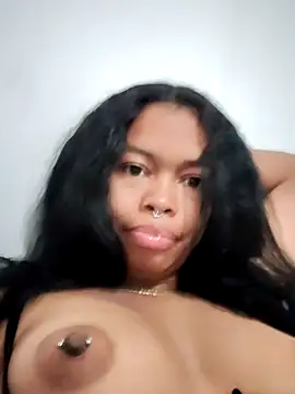 Snapshot of shenna_brunette chatting on January 2026 01:25:02 PM shenna brunette online show from January 2026 01:25:02 PM